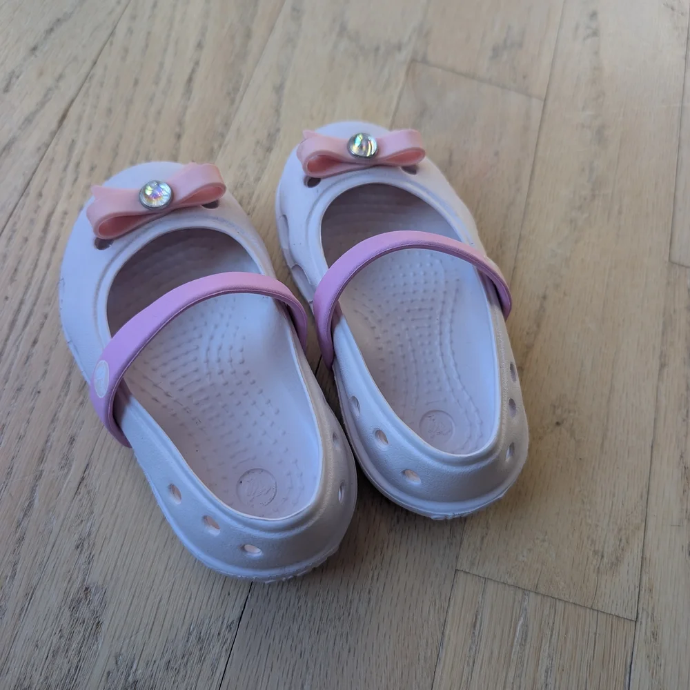 CROCS Kids Shoes with Pink Straps and Bows Size 4